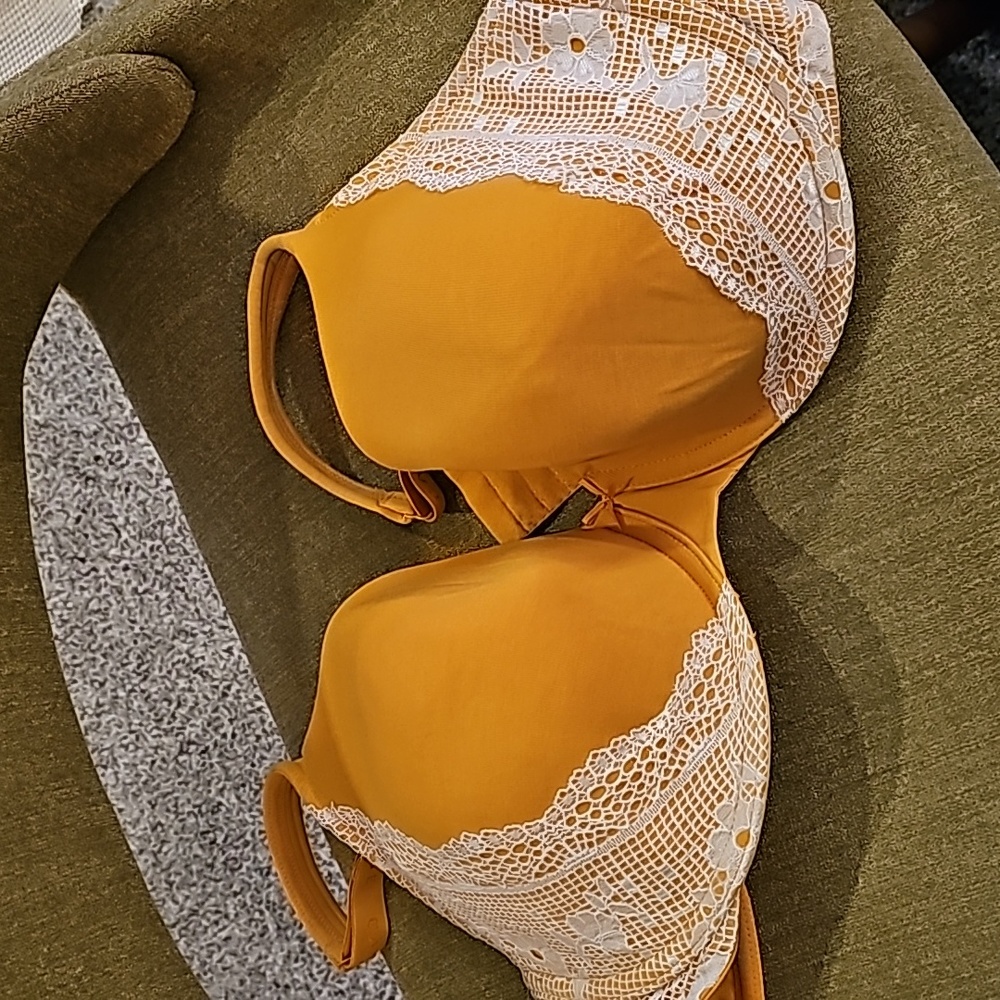 Cacique lightly lined t shirt bra 42ddd 42f yellow lace